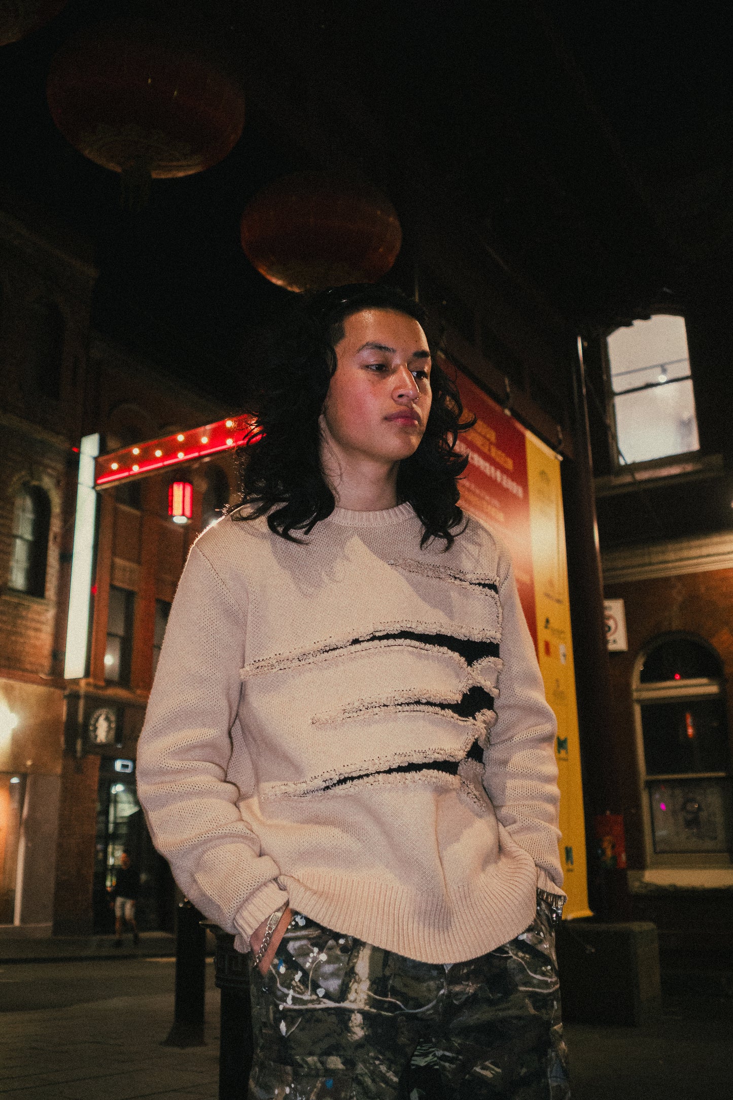 Stretched Logo Sweater Cream